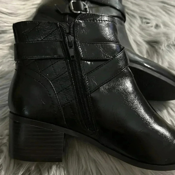 Unisa Payta Black Buckle Leather Boots  Bootie Size 9 Block Heel Fall EUC School - Picture 7 of 14